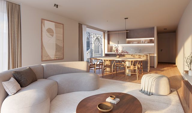 Residentie Crescent - open leefruimte met minimalistische raamprofielen en zicht op de Petrus- en Pauluskerk